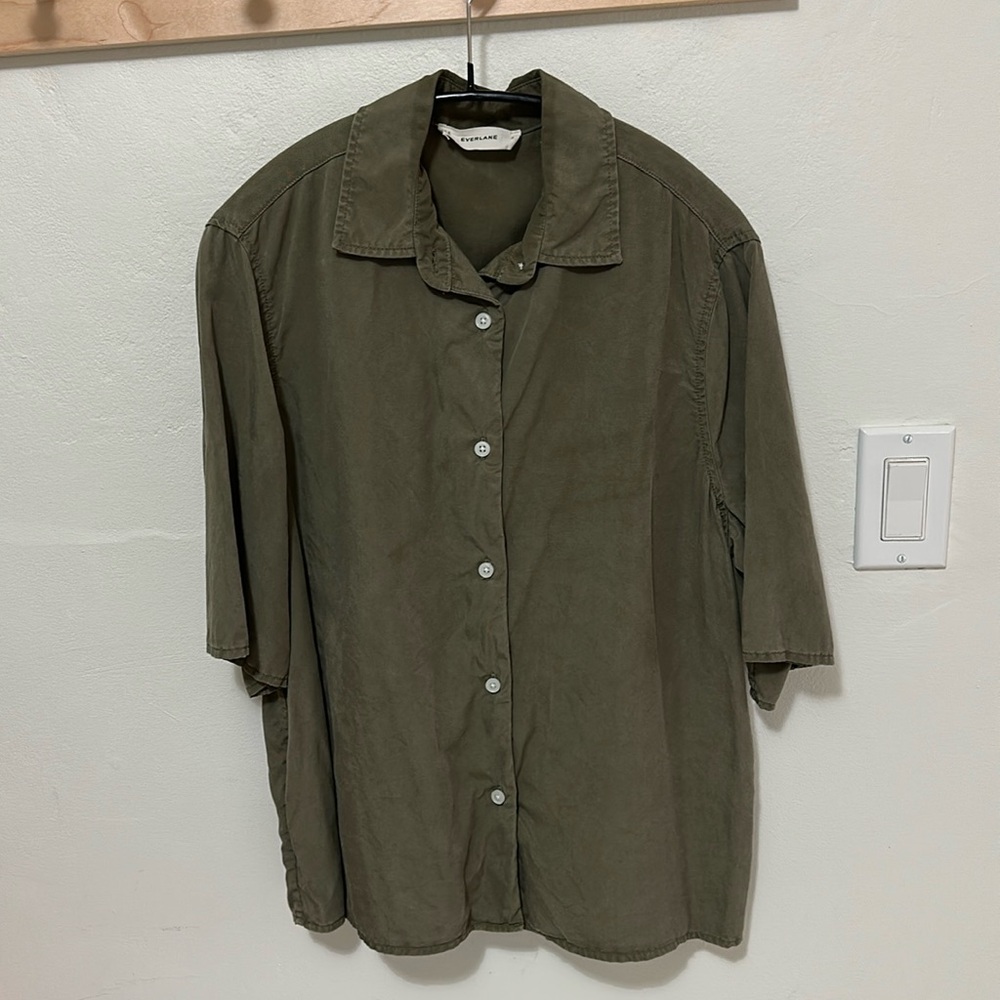 Everlane Short-sleeve Shirt in Butterlite- Olive - Small